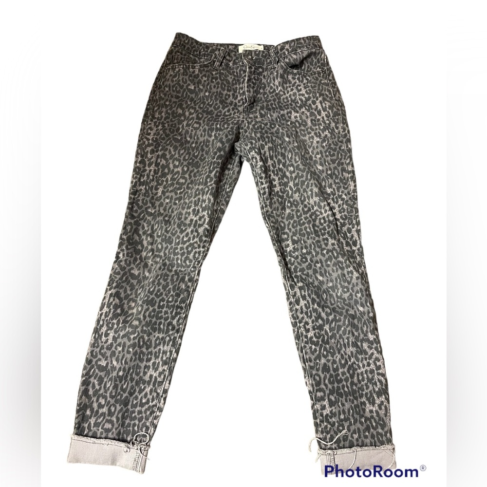 Jessica Simpson gray leopard print jeans